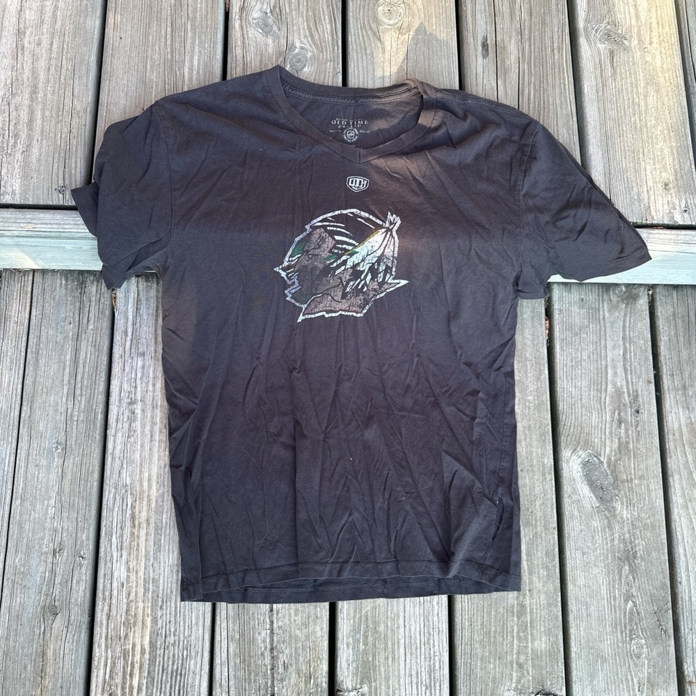 Old‎ Time Hockey UND Fighting Sioux V-Neck Graphic T-Shirt Black Womens Small